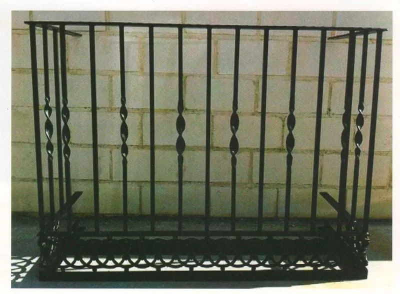 Trabajo de carpintería de aluminio en taller