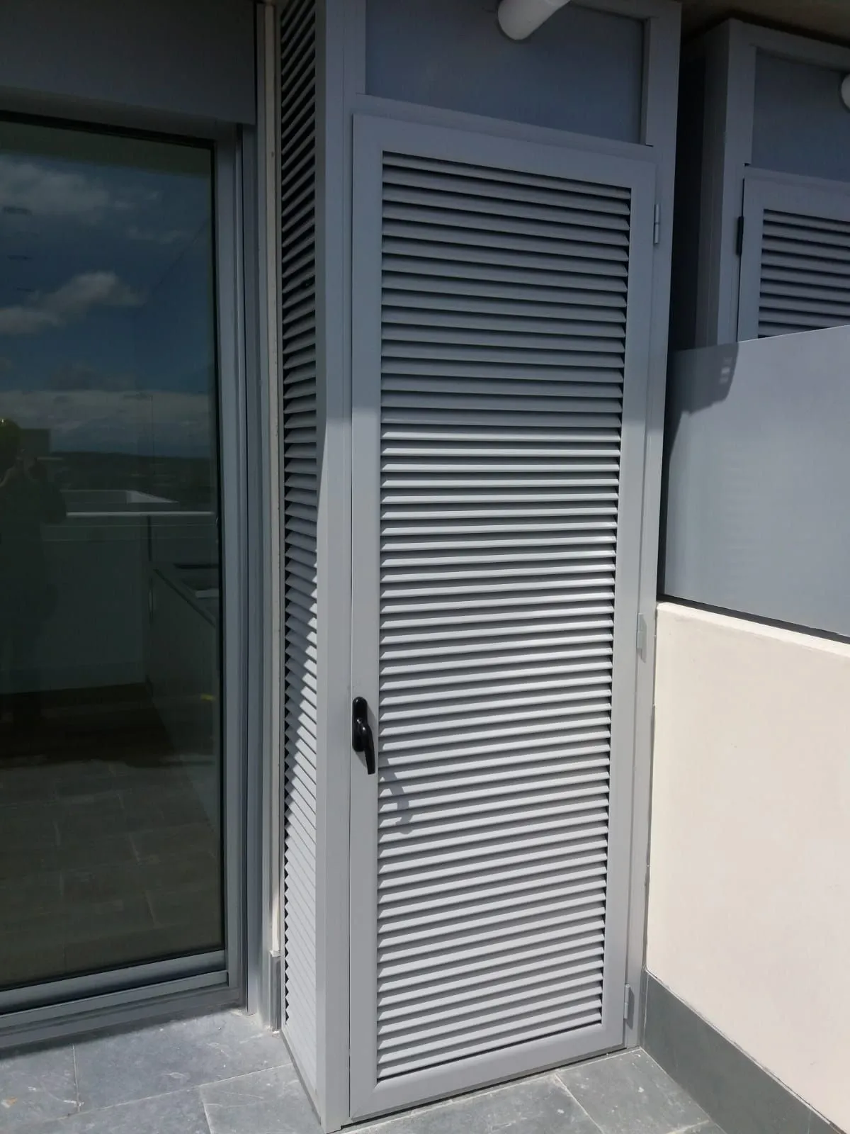 Detalle de cerramiento de aluminio en Pozuelo de Alarcón